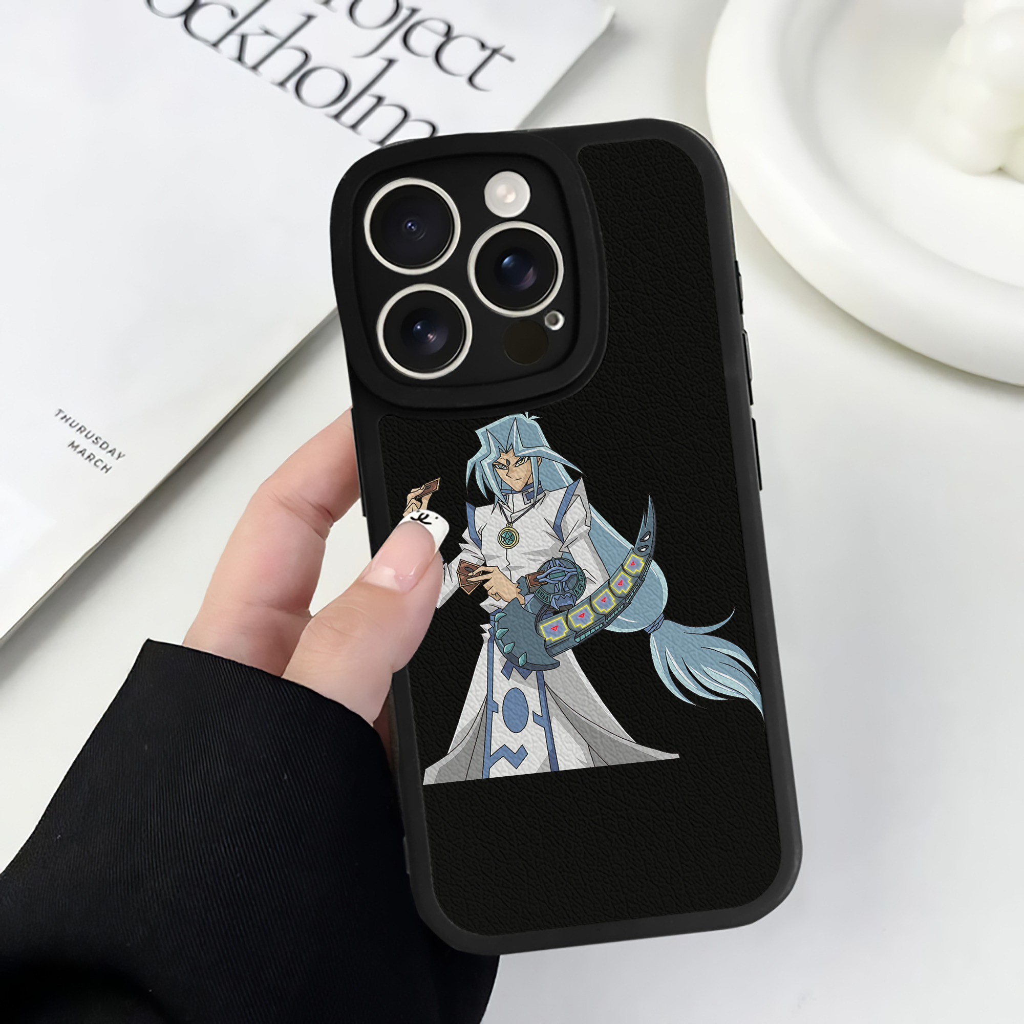 遊☆戯☆王 Yu-Gi-Oh! 【iPhone 16シリーズ対応】シリコンスマホケース（レザー調） 材質：シリコン